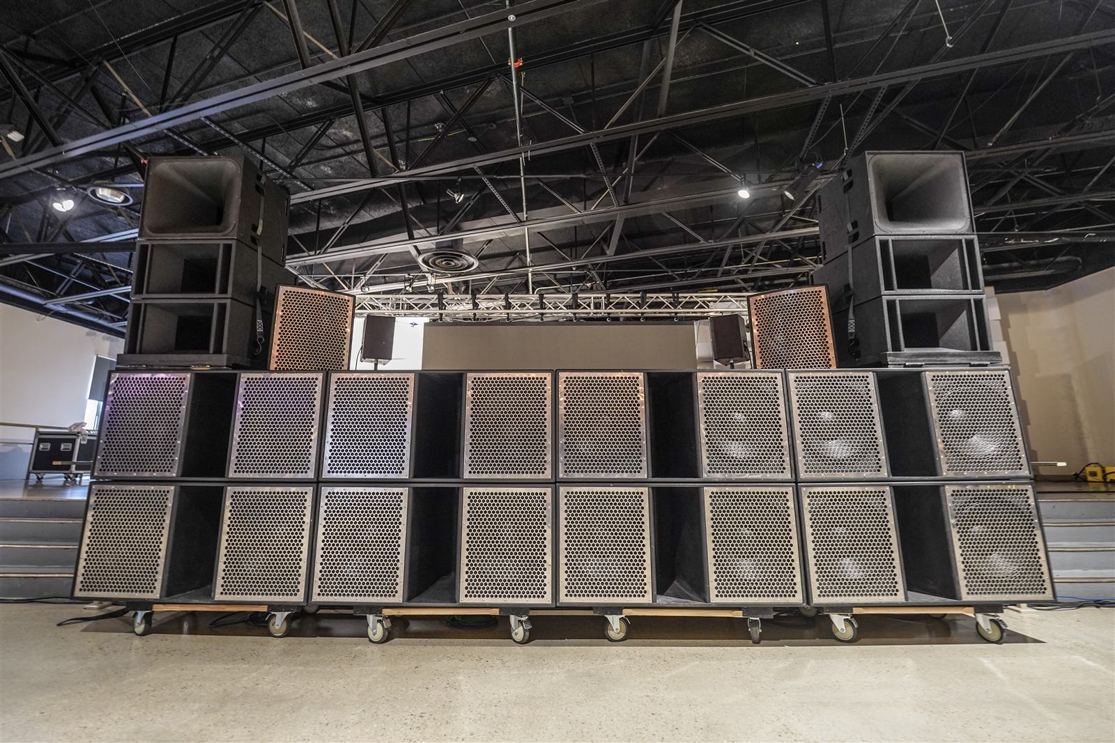 IA system in warehouse